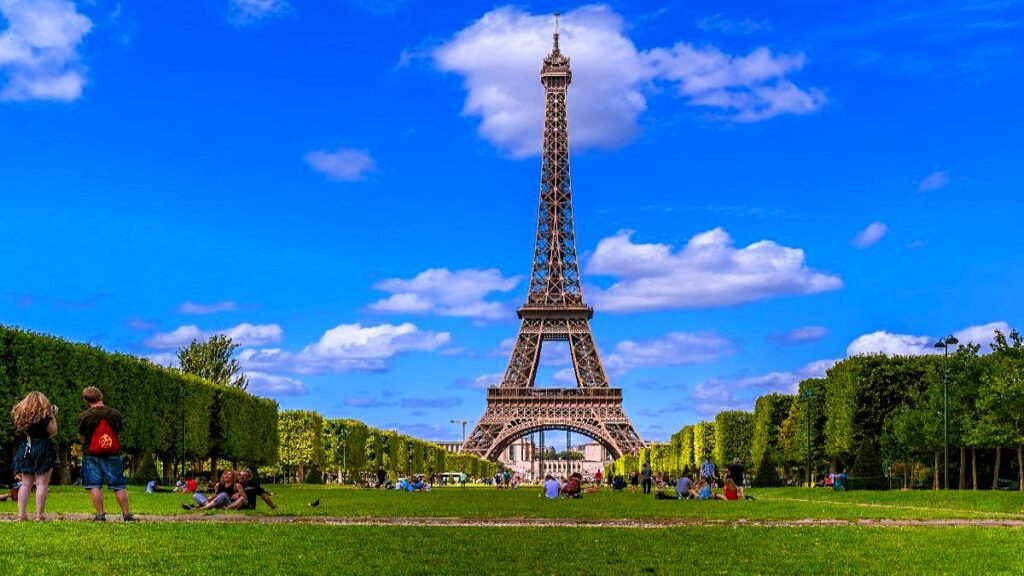 15 Best Tourist Attractions in France: