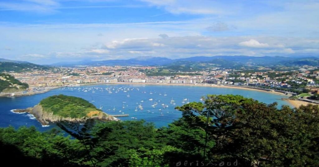 Panoramic views of the bay through Monte Igueldo