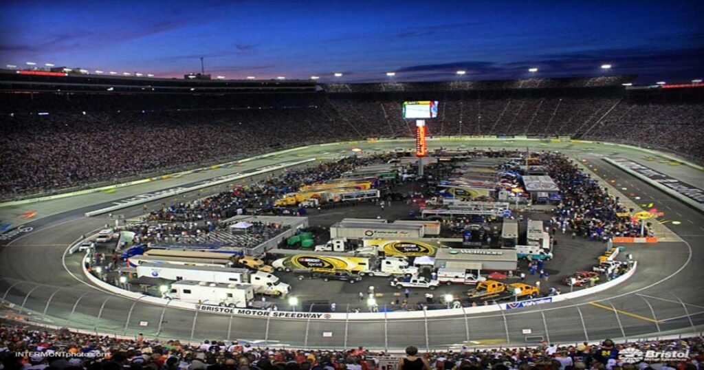 People watching race at Bristol Motor Speedway