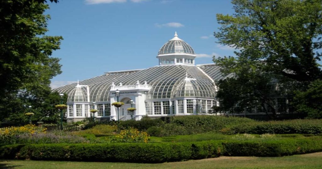 The picturesque Franklin Park Conservatory surrounded by vibrant greenery.