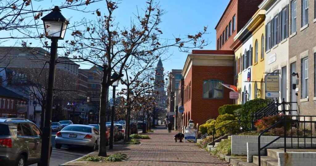 Cobblestone streets and historic buildings in Old Town Alexandria.